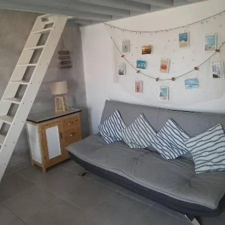 Petite Maison Independante Situee A La Terriere