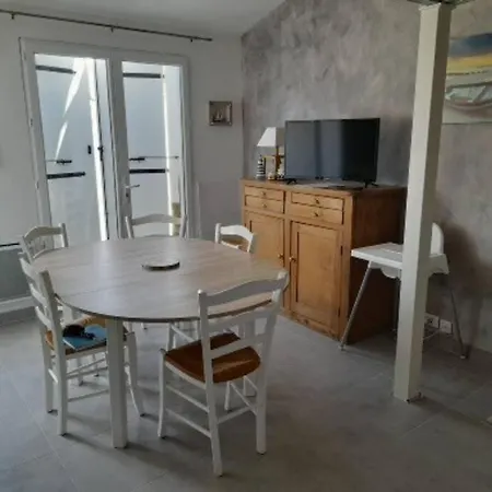Petite Maison Independante Situee A La Terriere *